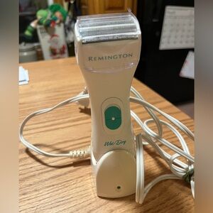 Vintage Lady Remington Wet Dry Electric Razor WDF-2000C